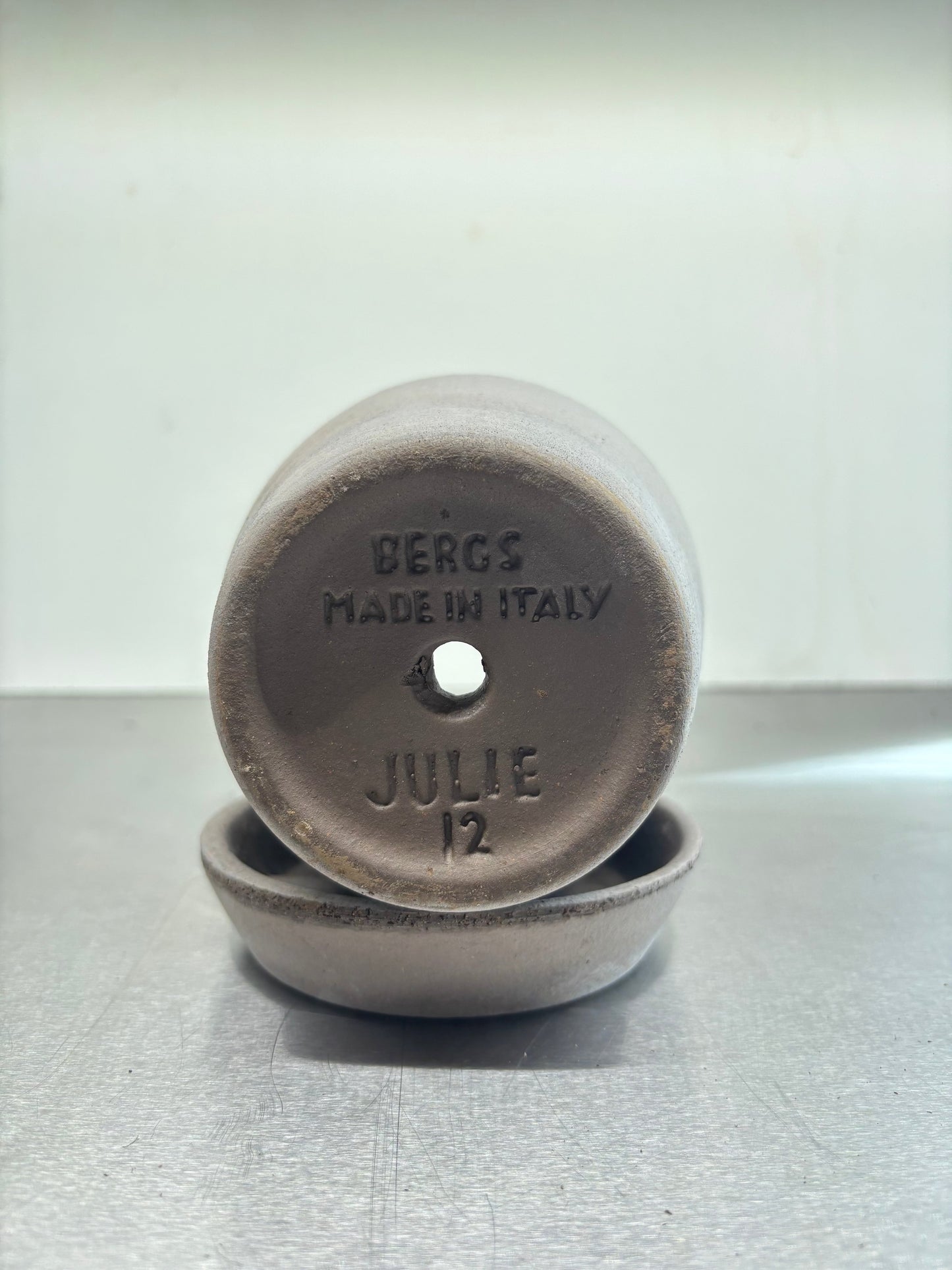 Bottom of Bergs Clay pots, 11.5x12.5 cm stamped 'Made in Italy' with drainage hole, highlighting premium craftsmanship and functionality.