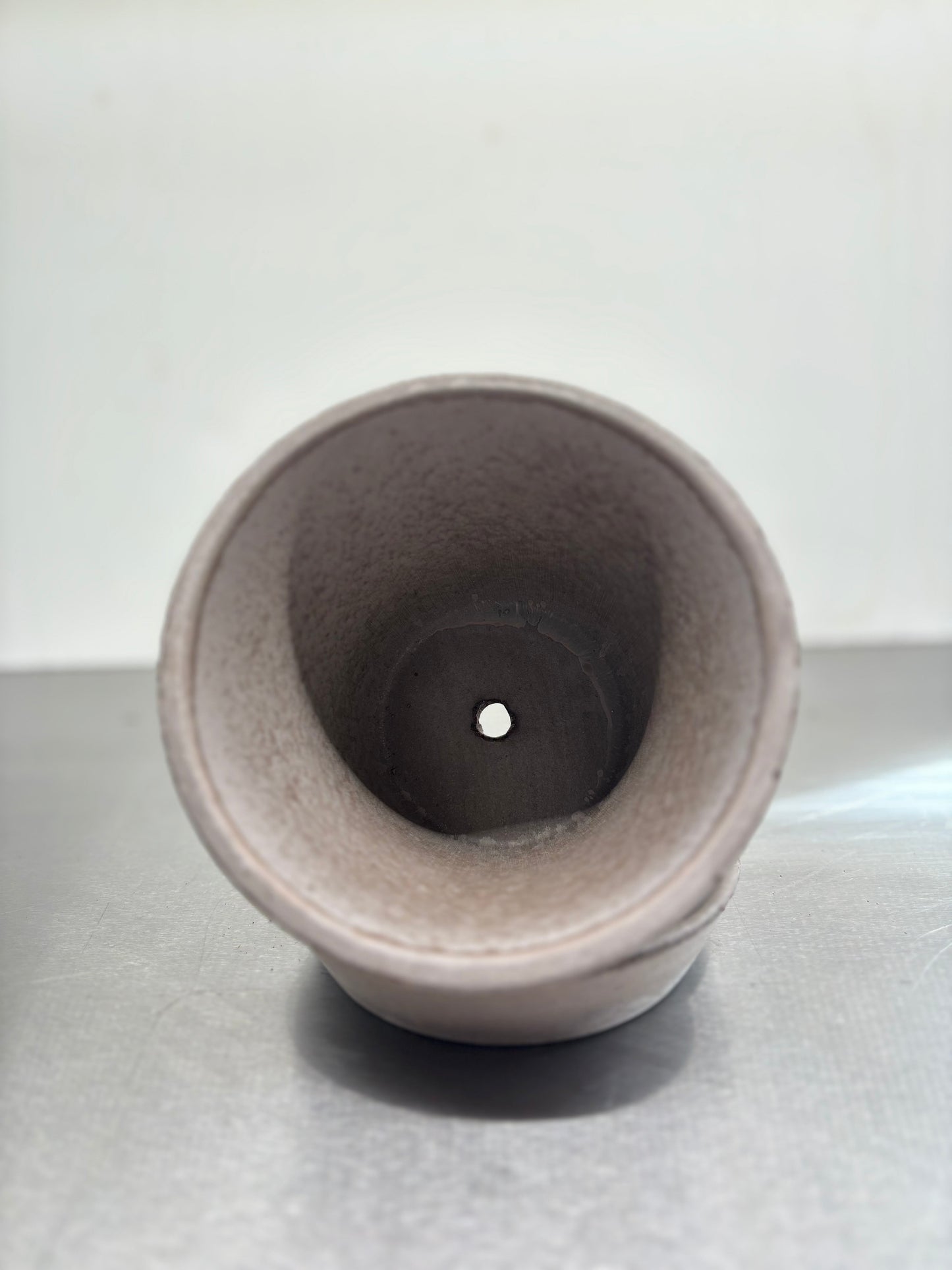 Top view of Bergs Clay pots, 11.5x12.5 cm showing central drainage hole, promoting healthy root systems and preventing overwatering.