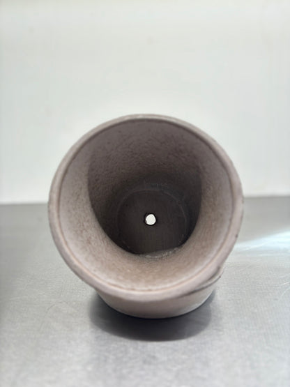 Top view of Bergs Clay pots, 11.5x12.5 cm showing central drainage hole, promoting healthy root systems and preventing overwatering.