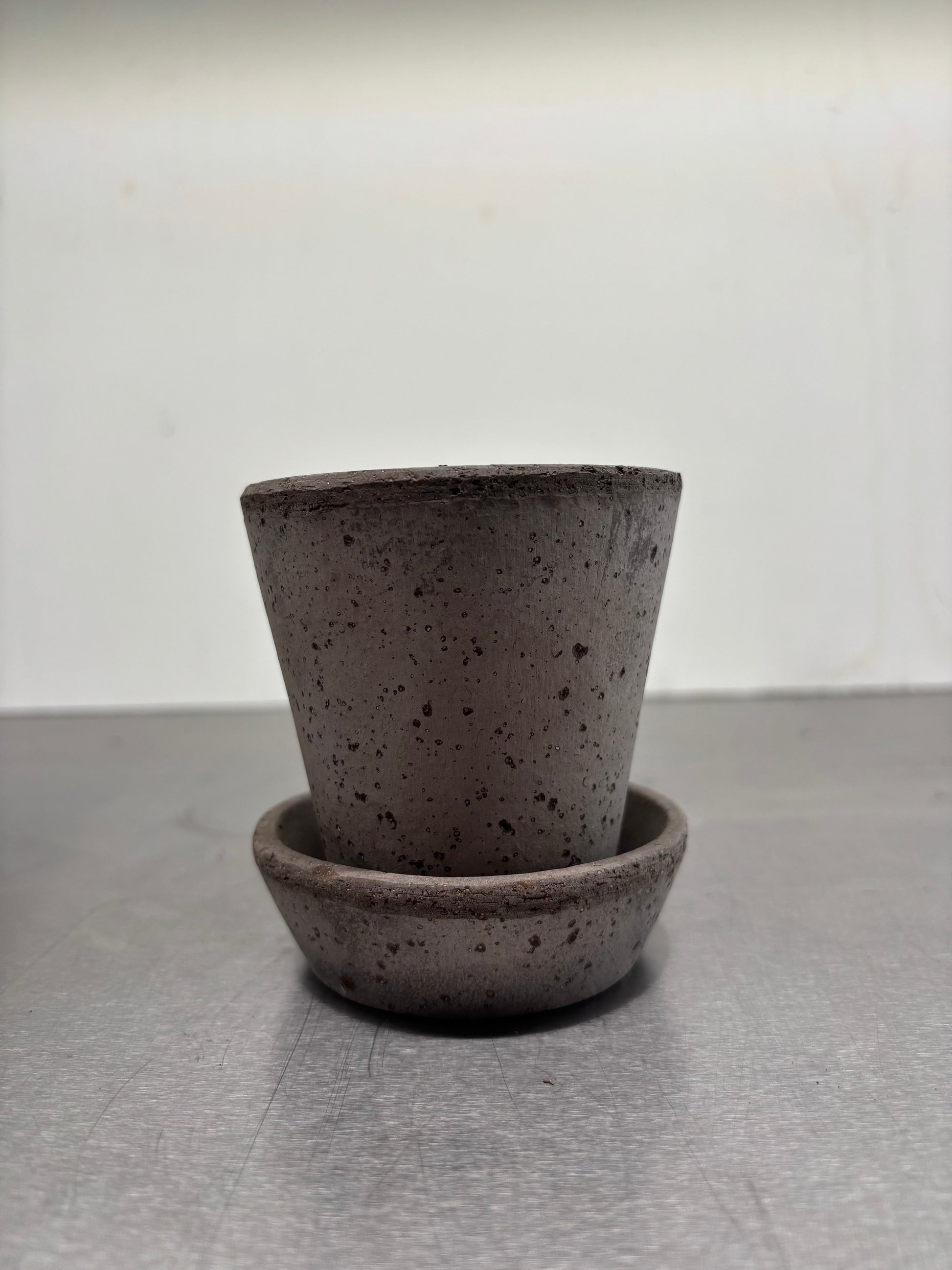 Bergs Clay pots, 9.5x8 cm empty terracotta pot with matching saucer, perfect for breathable plant care and root health in home gardens.