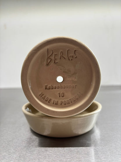 Bottom view of Bergs Ceramic Pots, 10x11 cm, showing drainage hole and embossed branding, handcrafted in Portugal for healthy root growth.
