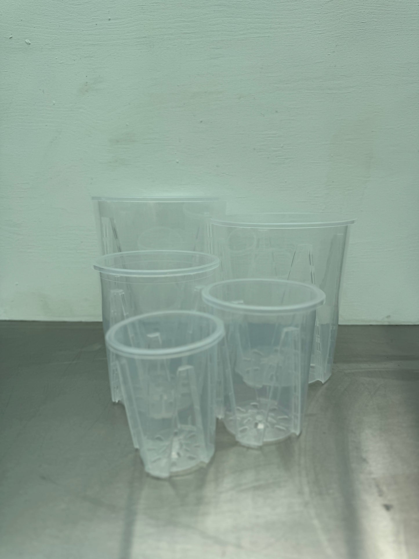 Transparent round planter pot